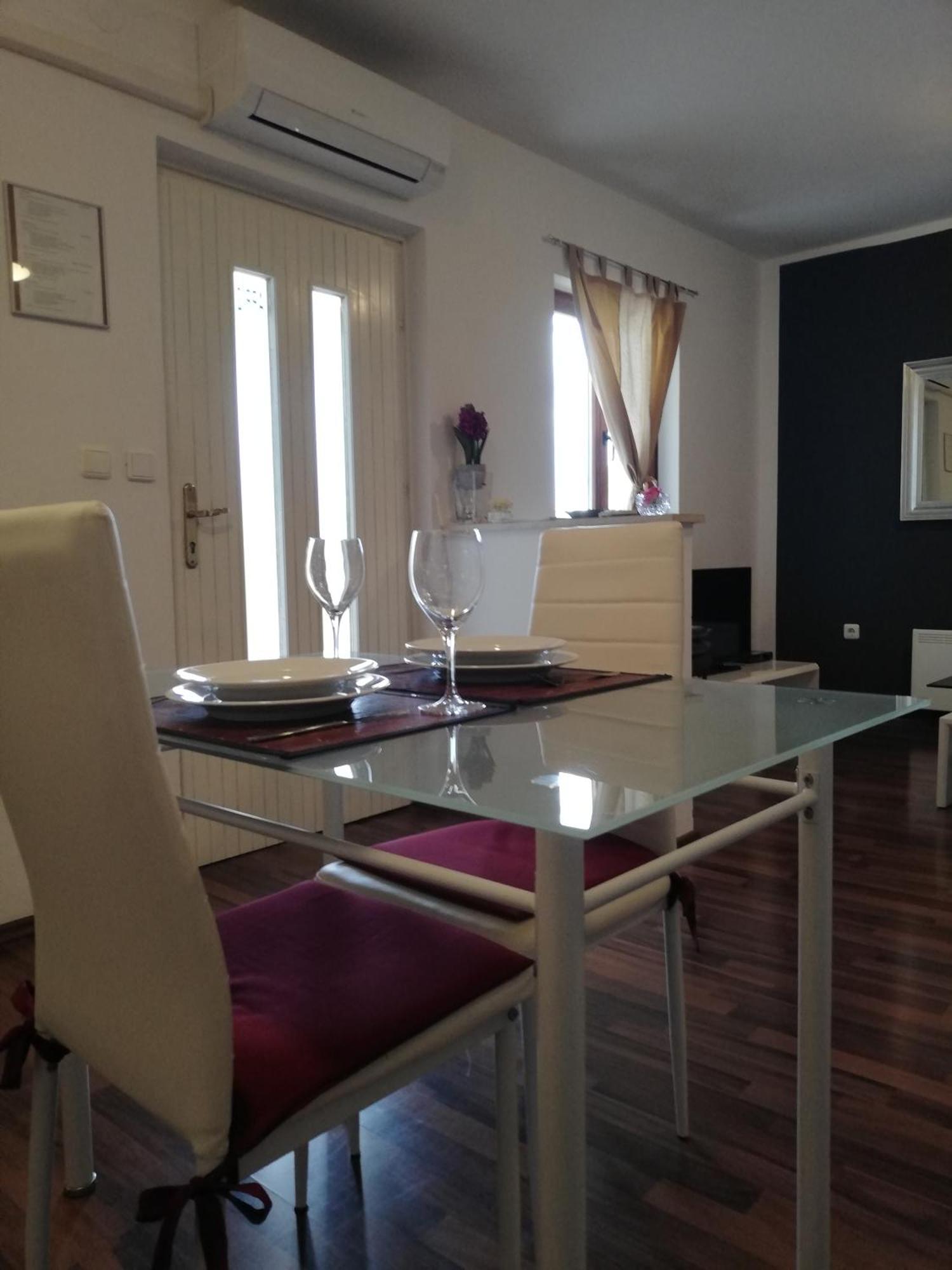 Apartments Poretti For 2,In Center Parking Free In The Yard,6 Min Beach Walk Rovinj Eksteriør bilde