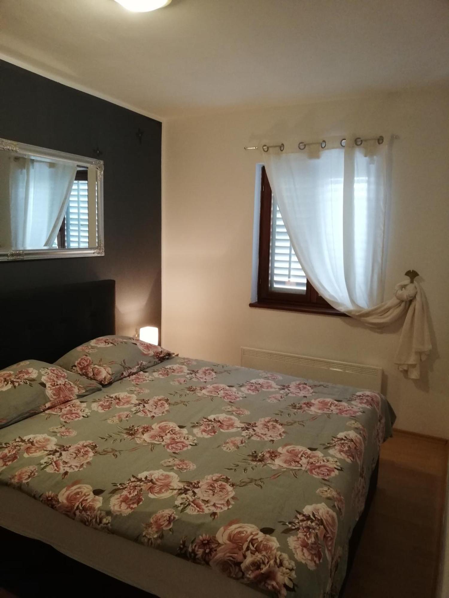 Apartments Poretti For 2,In Center Parking Free In The Yard,6 Min Beach Walk Rovinj Eksteriør bilde
